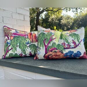 Set of 2 Thibaut Chinoiserie throw pillows with inserts - like new